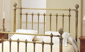 Cabecero de lat&oacute;n modelo Susana de Peña Vargas